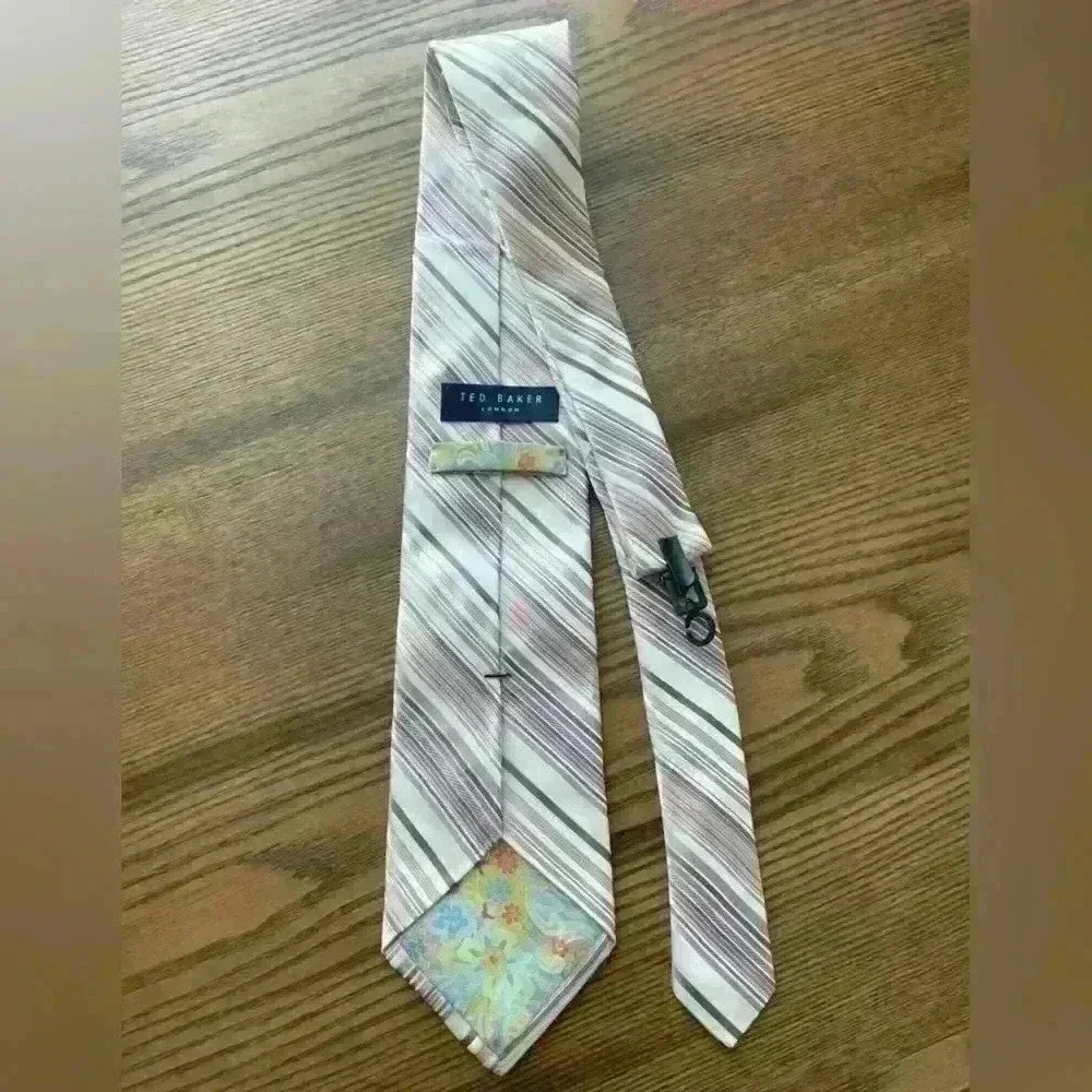 Gently Used Ted Baker London Mens Tie Pink striped - Picture 6 of 7